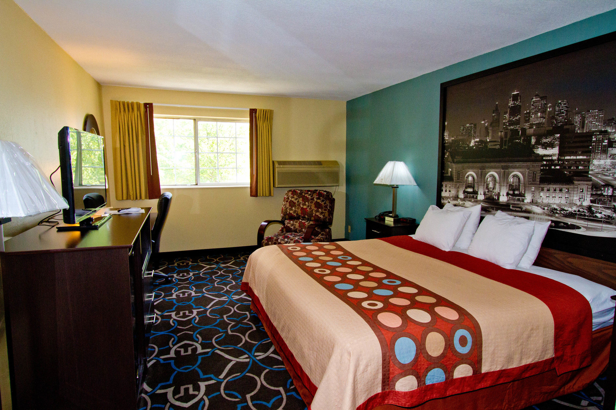 Фото Super 8 by Wyndham Kansas City