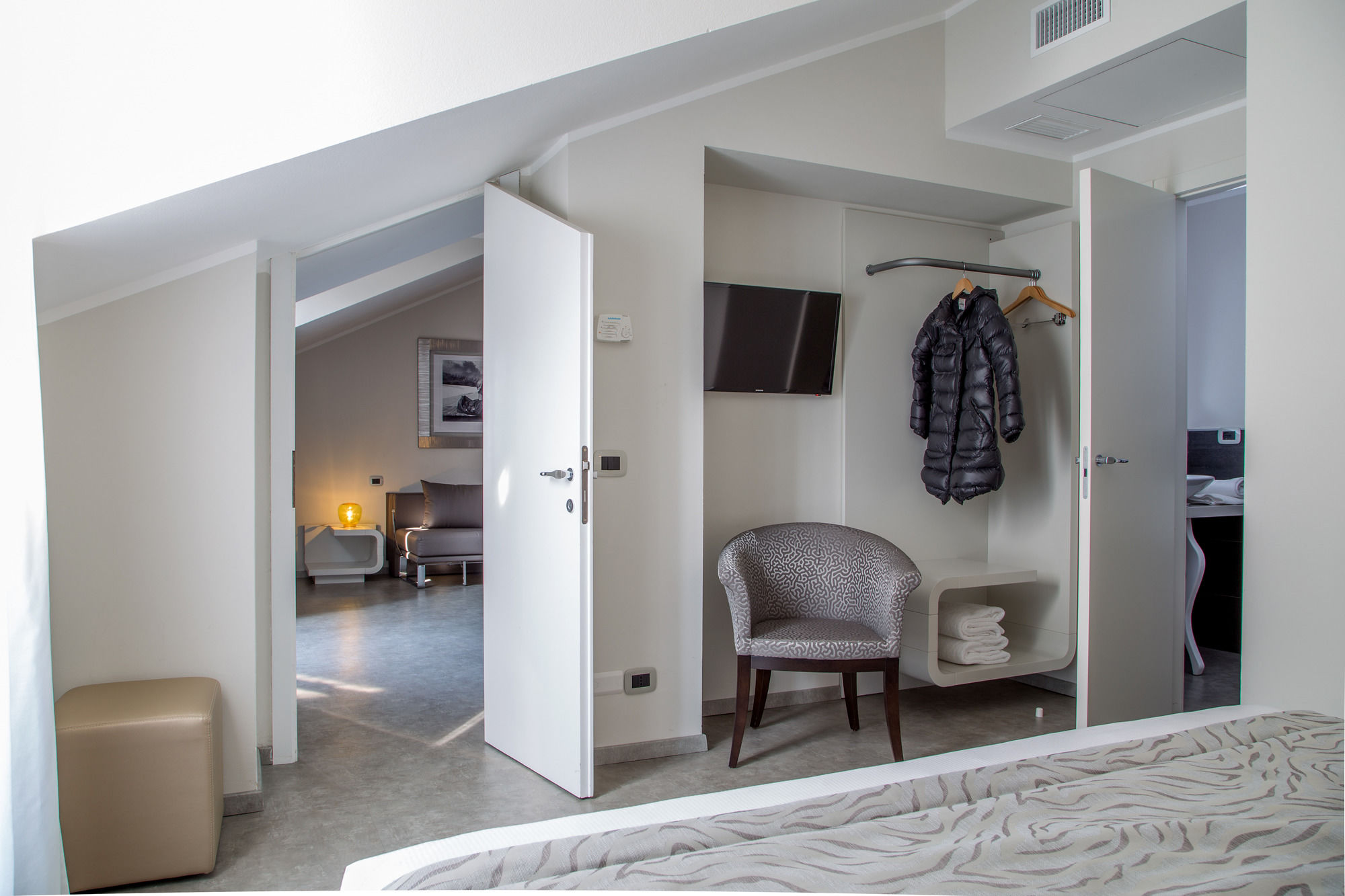 Фото Montenapoleone Suites