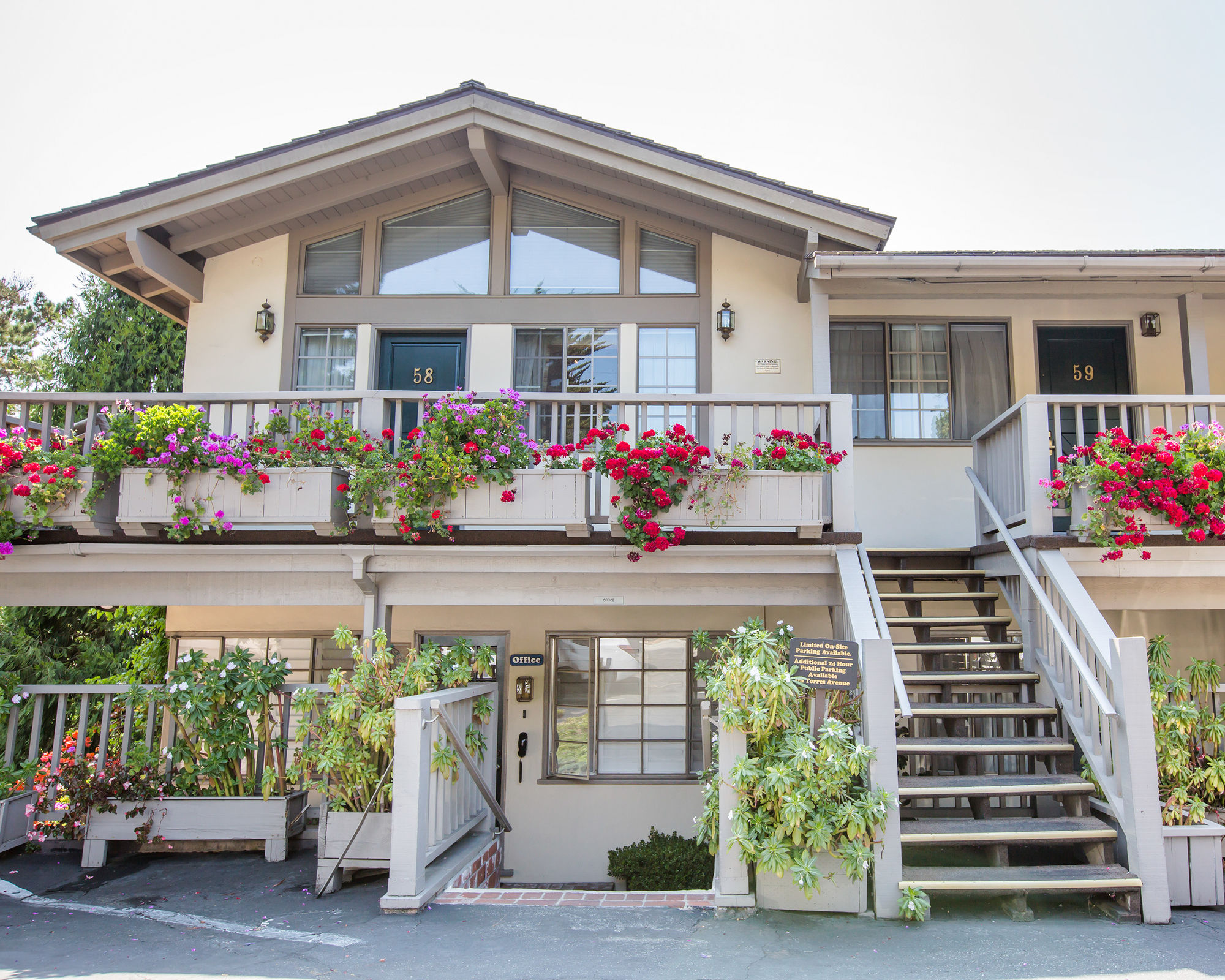 Фото Comfort Inn Carmel by The Sea