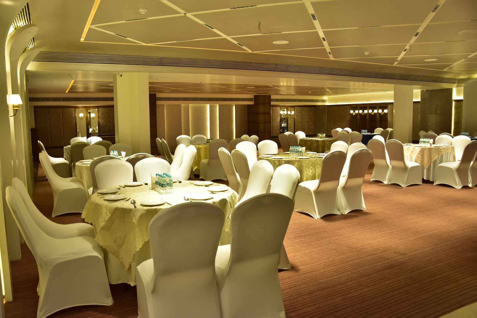 Фото The Maya Hotel