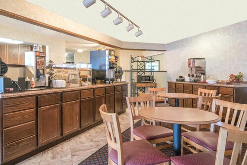 Гостиница Howard Johnson by Wyndham West Fargo в Фарго