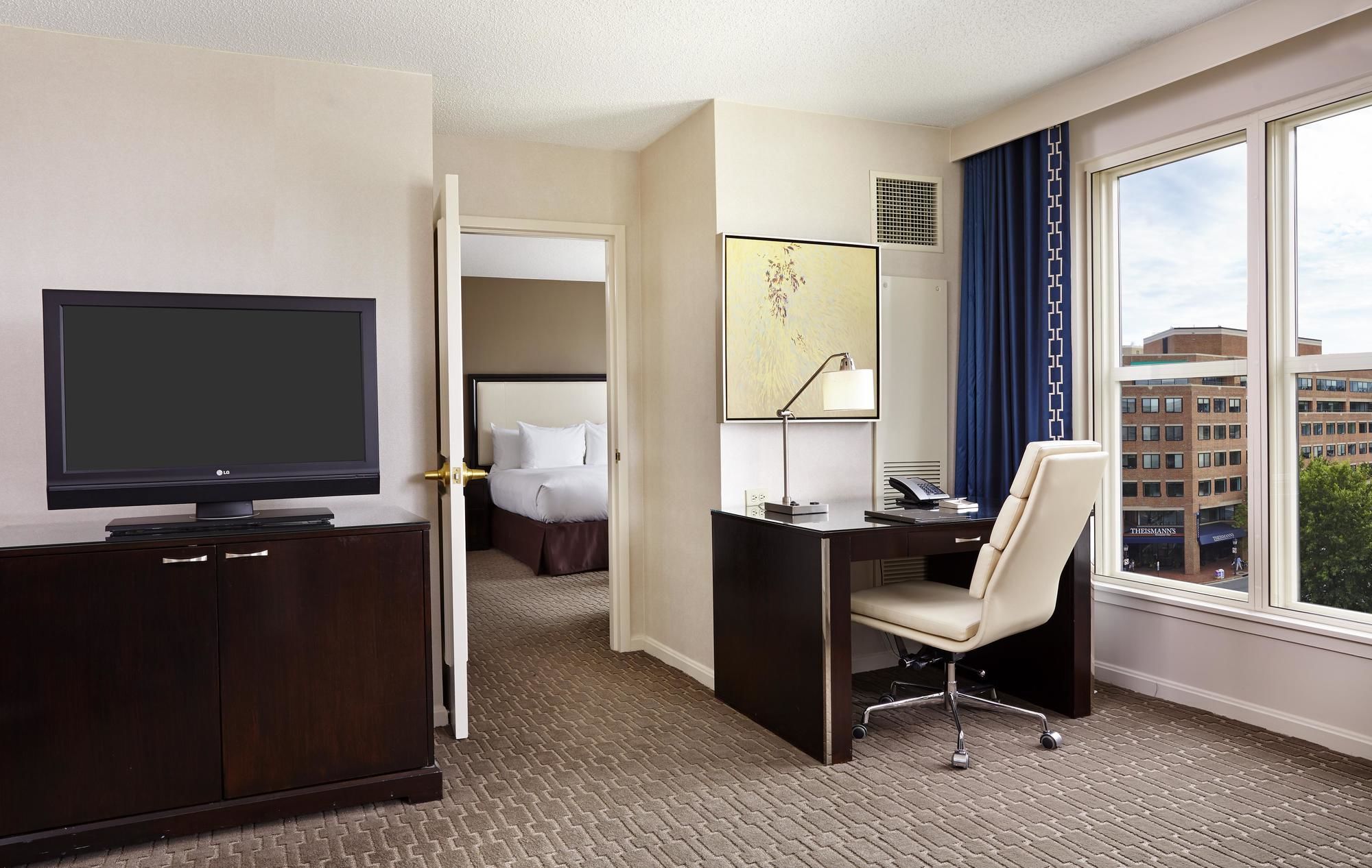 Фото Hilton Alexandria Old Town