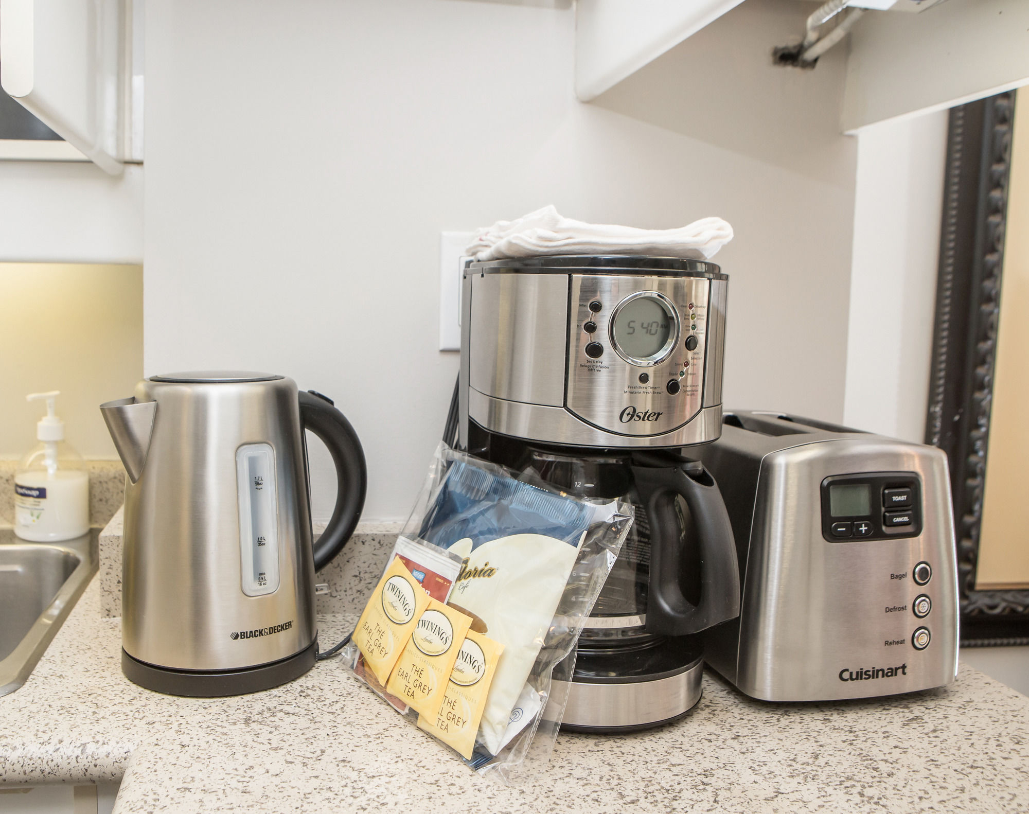 Фото Canada Suites - 832 Bay St