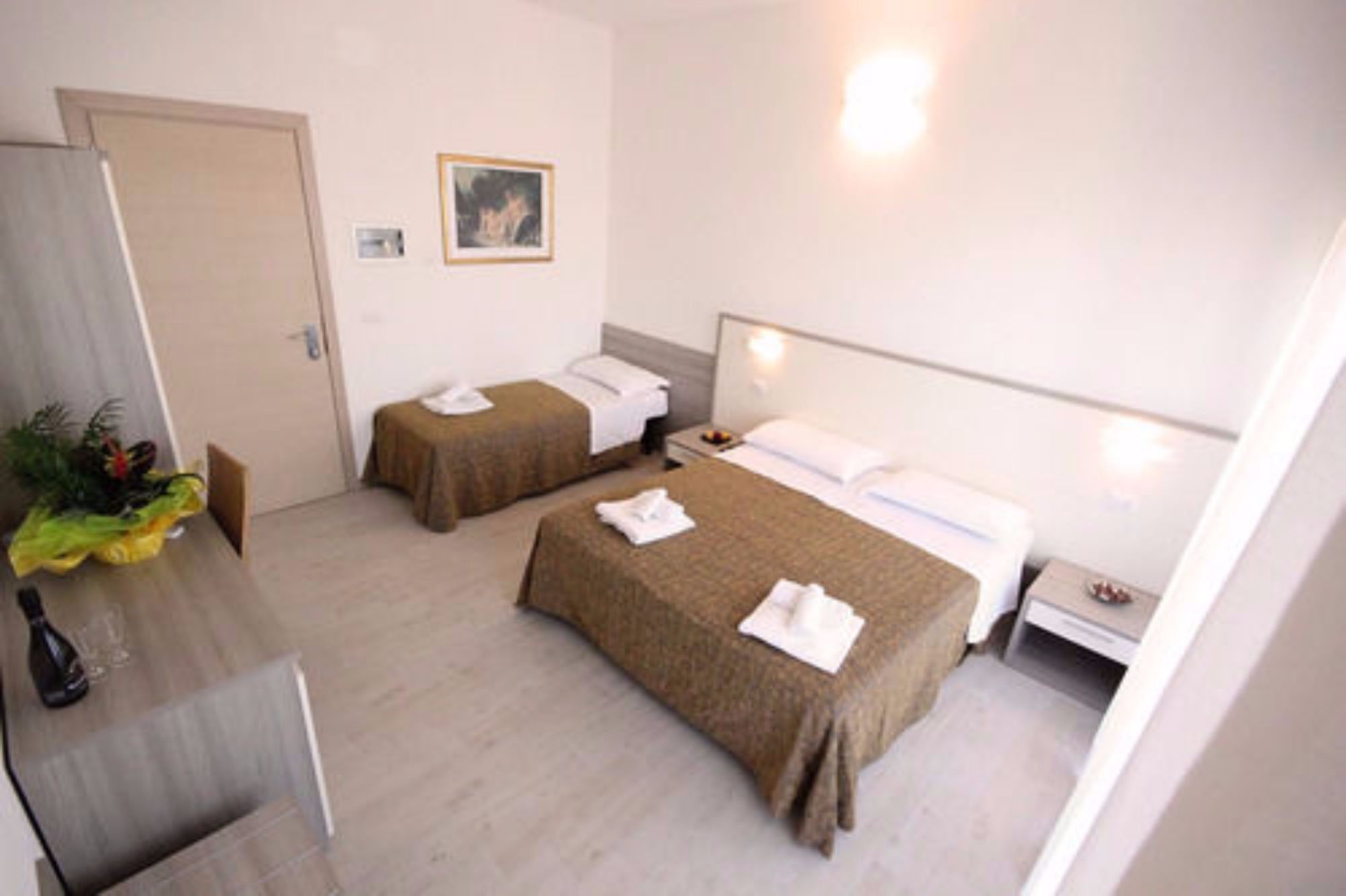 Фото Hotel St. Gregory Park
