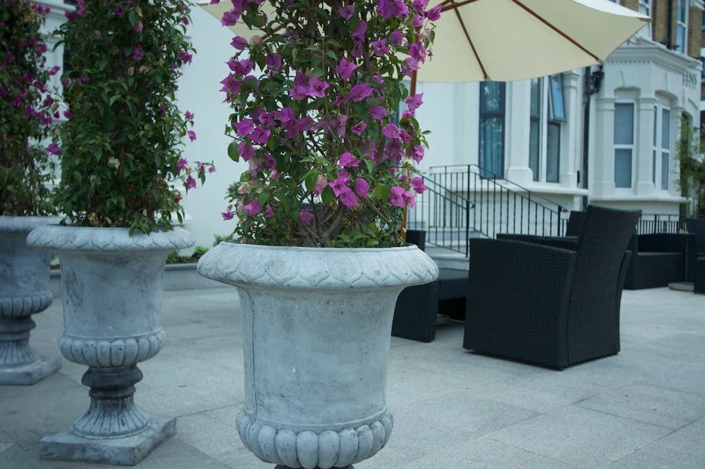 Фото The London Pembury Hotel