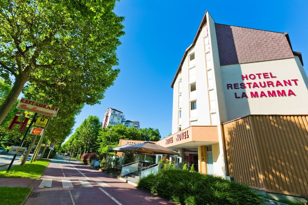 Фото отеля 1