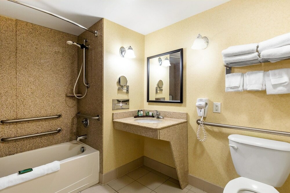 Фото Gateway Hotel & Suites, Ascend Hotel Collection