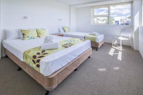 Внешний вид отеля 84 The Spit Holiday Apartments в солнечном побережье, фото 2