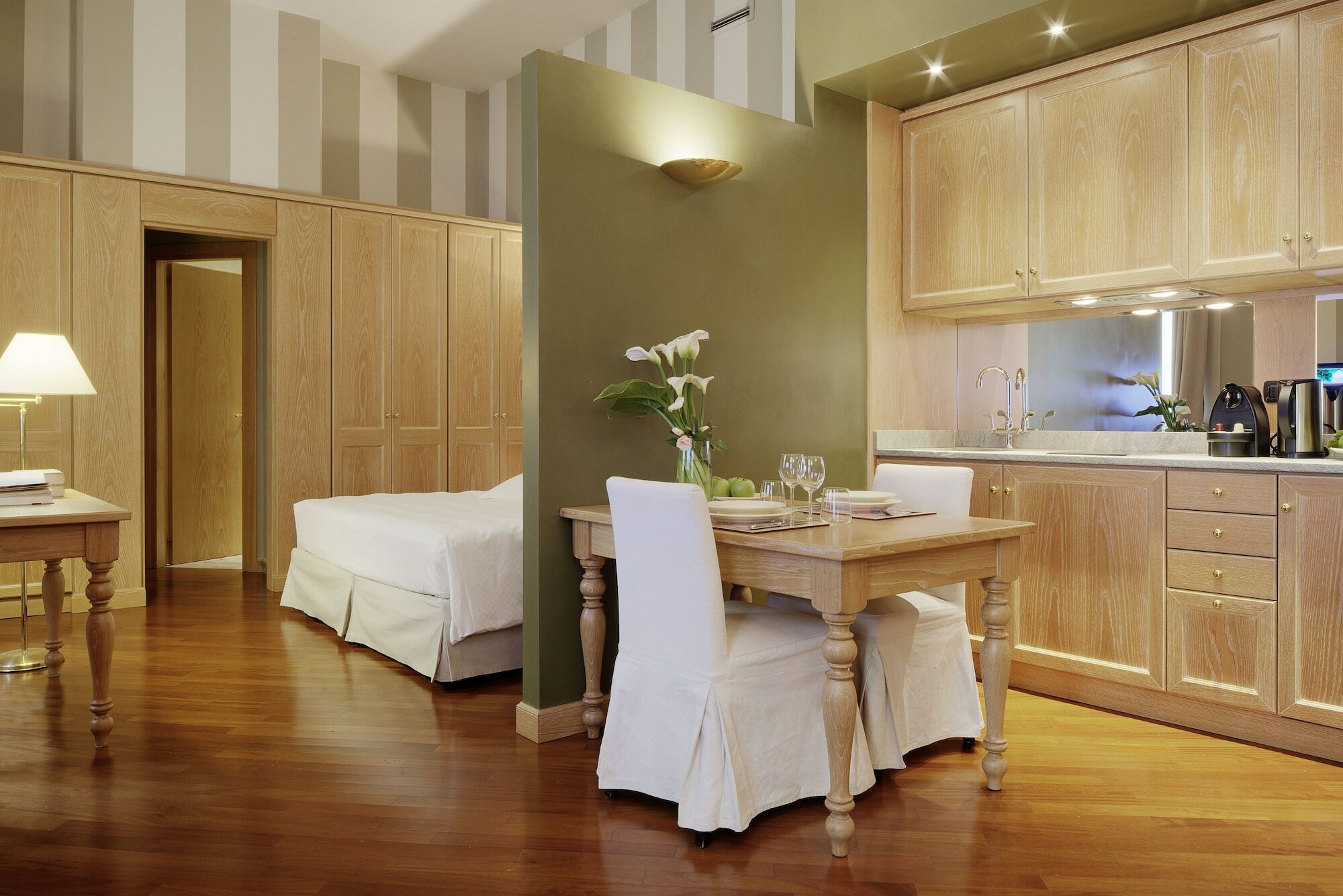 Фото Camperio House Suites