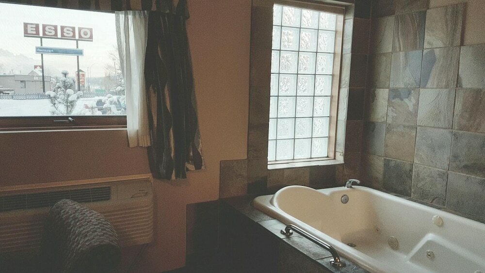 Фото Rundle Mountain Lodge