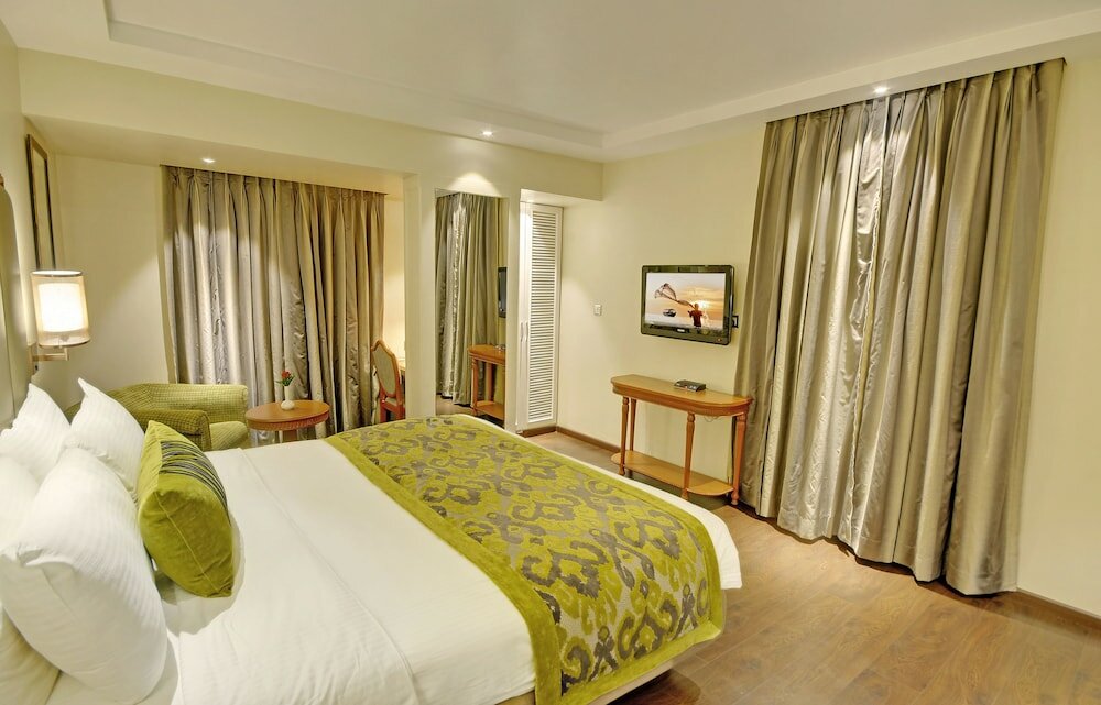 Фото Lemon Tree Premier The Atrium, Ahmedabad