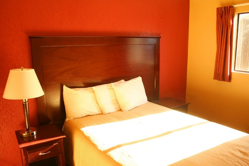 Фото Pacific Inn & Suites