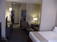 Фото Holiday Inn Express & Suites Fredericksburg, an Ihg Hotel