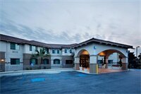 Фото Holiday Inn Express Hotel & Suites Marina - State Beach Area, an Ihg Hotel