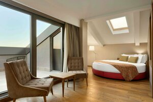 Ramada Hotel & Suites by Wyndham Adana (Adana, Seyhan, Inonu Avenue, 40) ، فندق