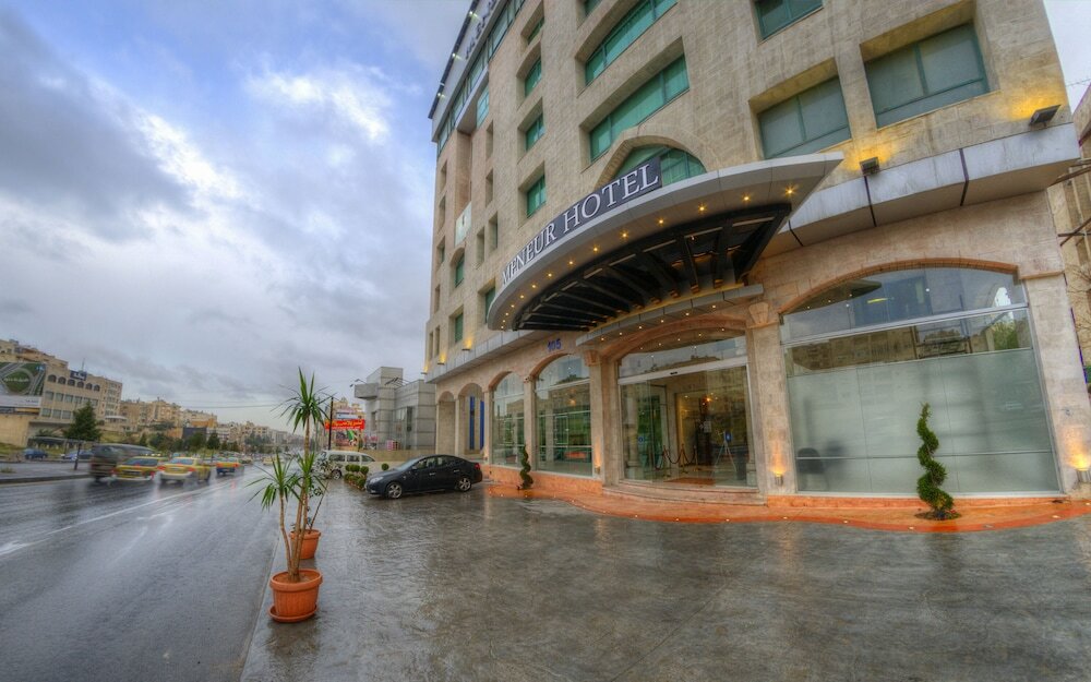 Фото Meneur Hotel