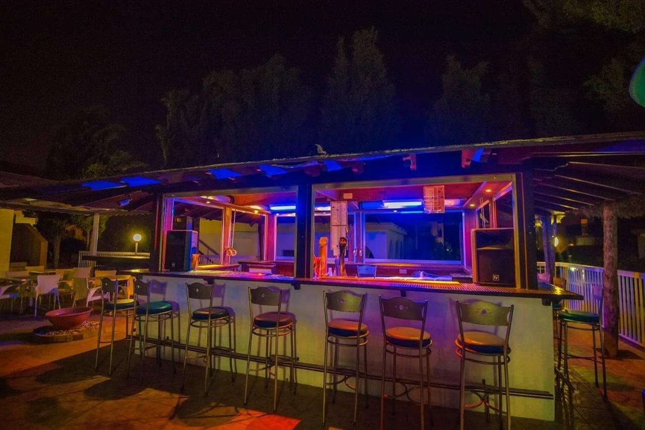 Фото Windmills Hotel Apartments