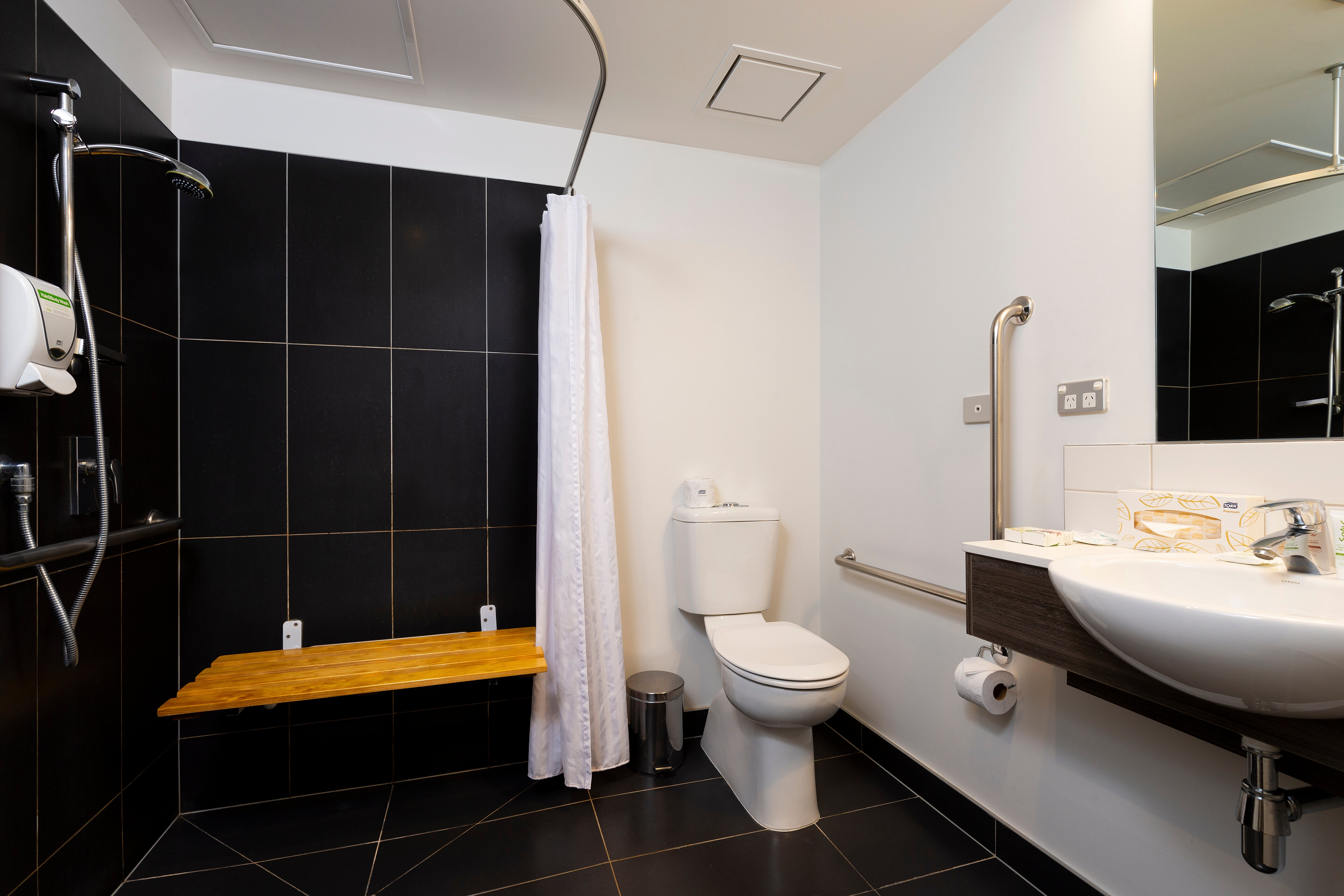 Фото Oaks Auckland Hotel