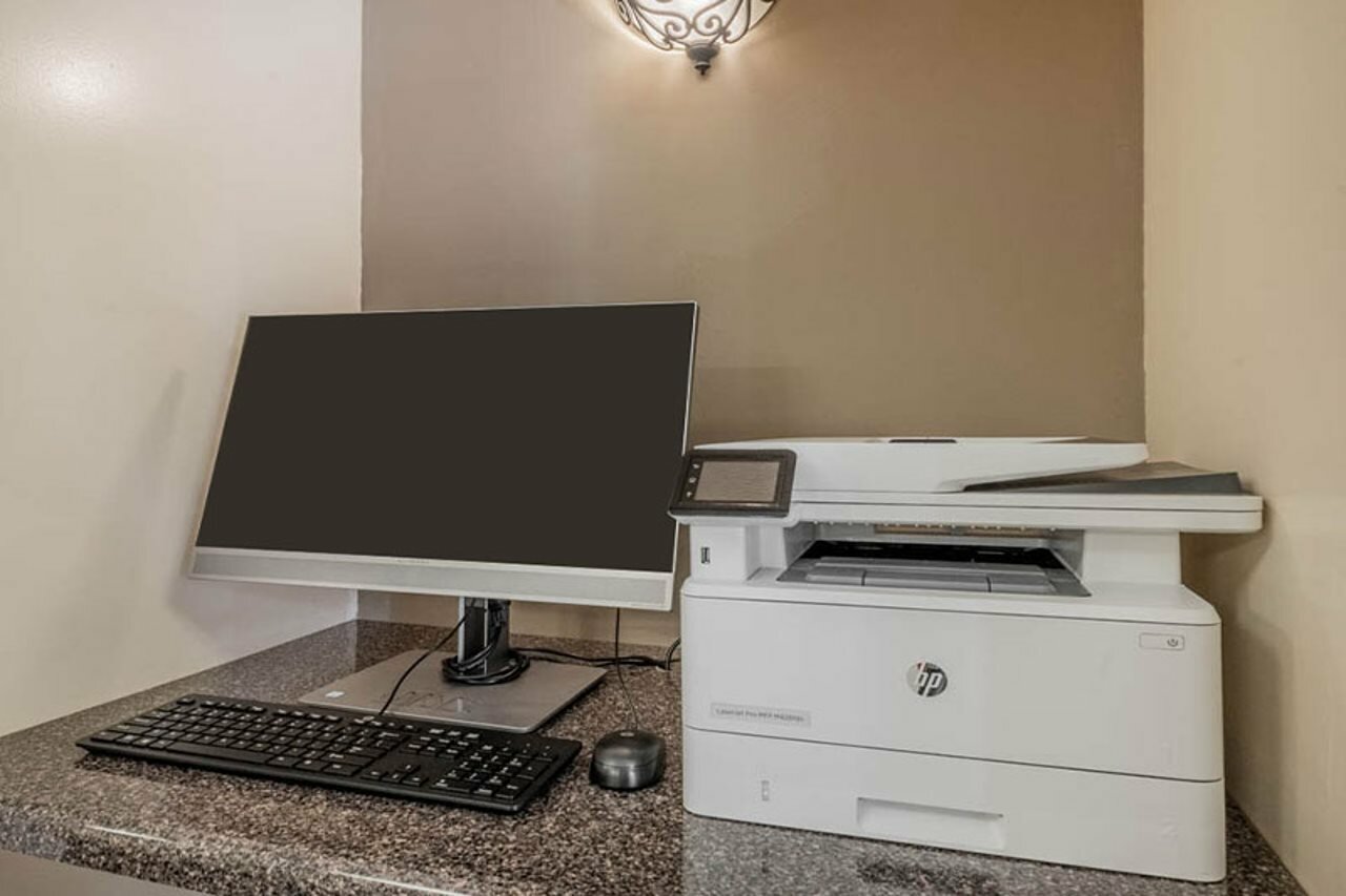 Фото Sonesta Simply Suites Detroit Warren