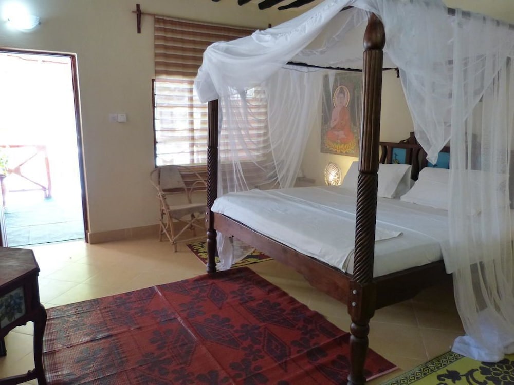 Фото Makuti Beach Bungalows
