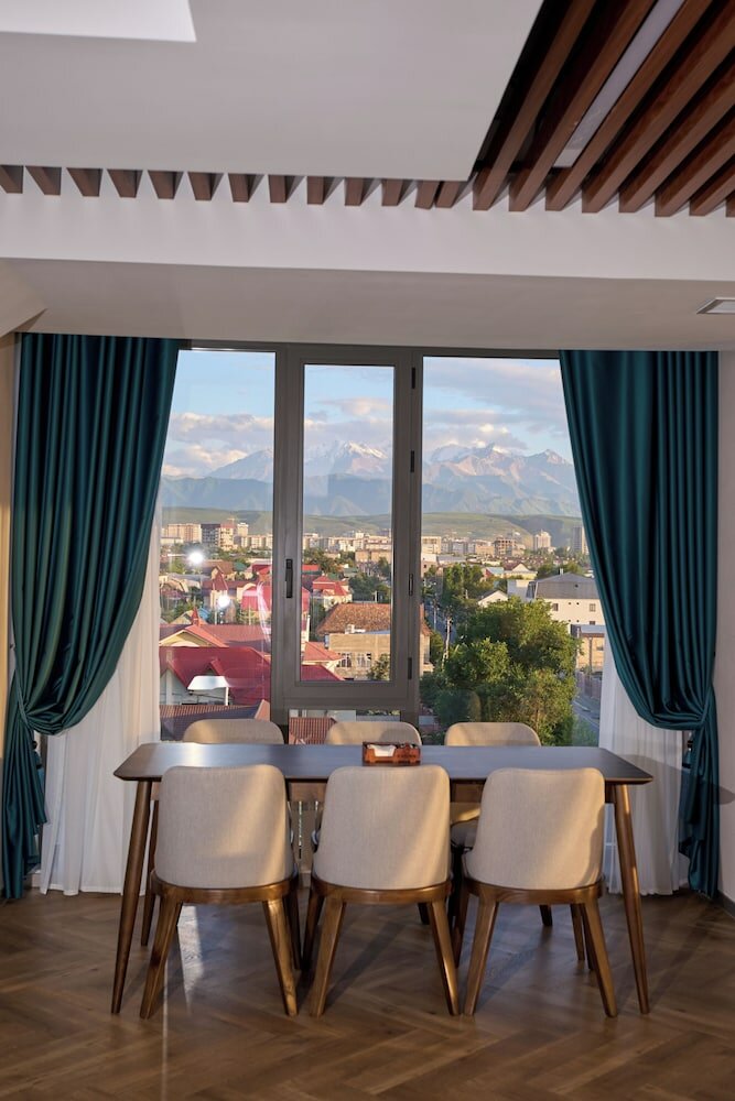 Фото Crown Hotel