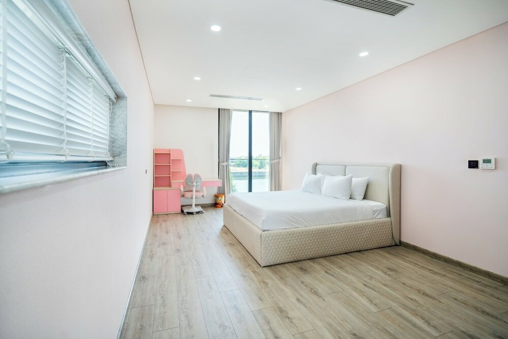 Фото Deluxe Riverfront Pool Villas Danang