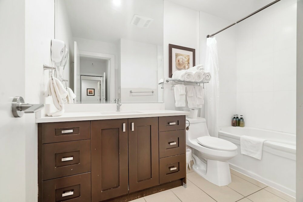 Фото Elevated Escapes 2br Suite Overlooking Lake