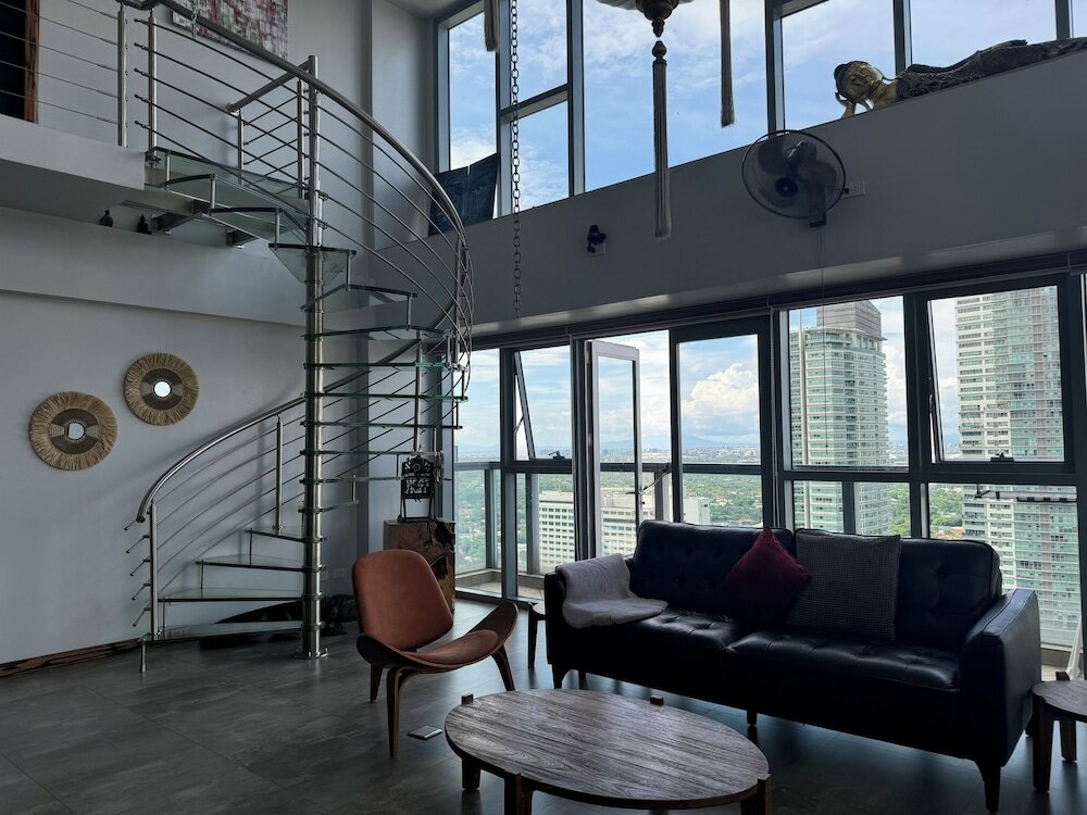 Фото Three bedroom with Balcony in Makati