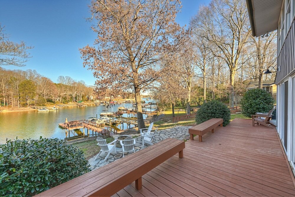 Фото Dock Days by Avantstay Swimming Platform, Dock