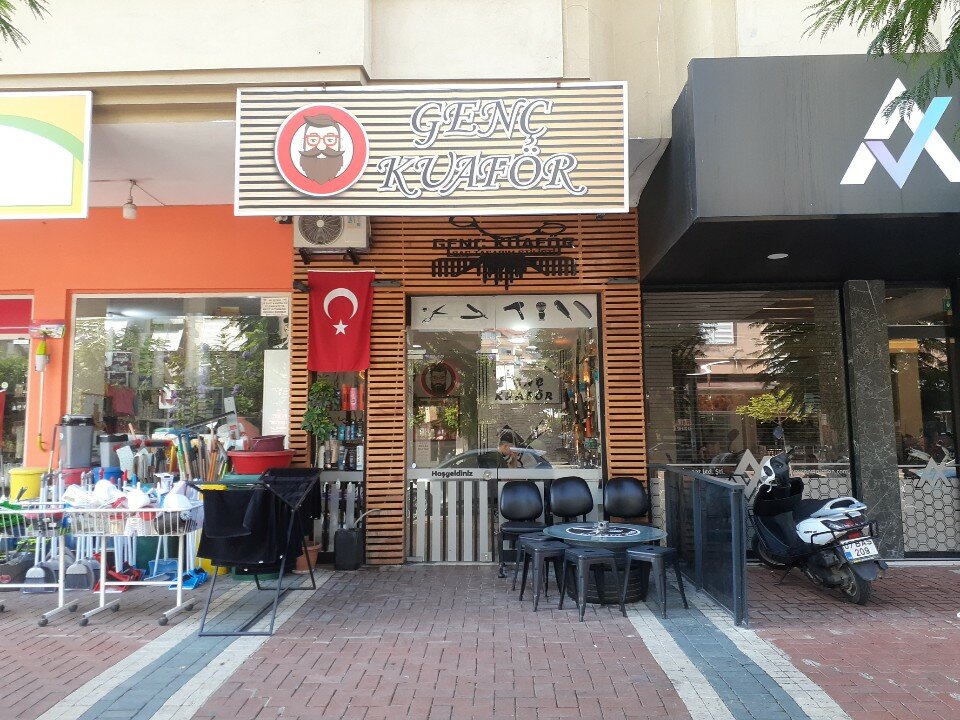 Genç kuafor