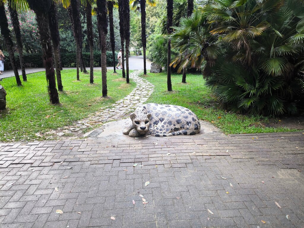 Genre sculpture Леопард, Sochi, photo