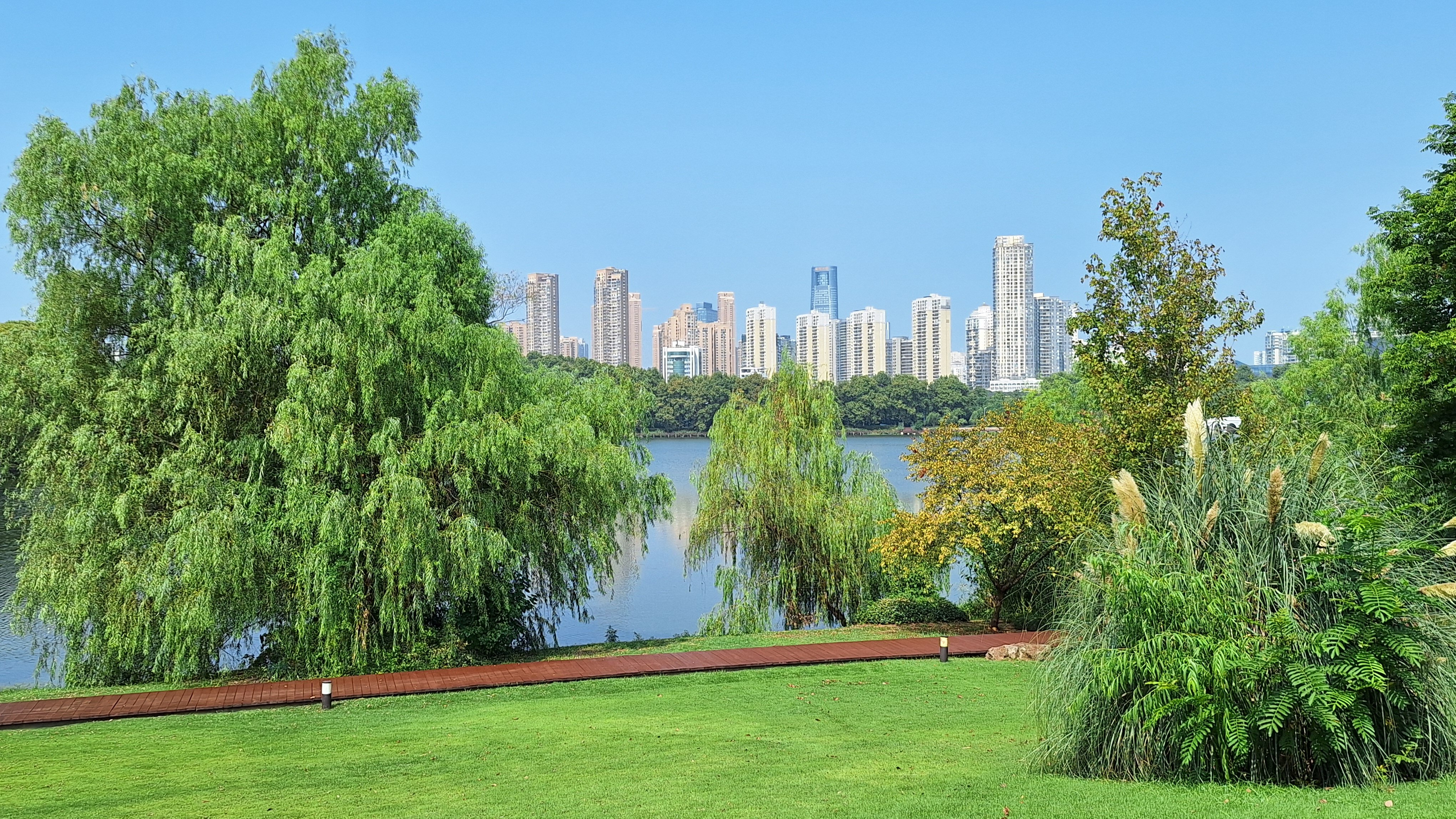 Фото Wuhan Guochuang Chuyuan Donghu Hotel