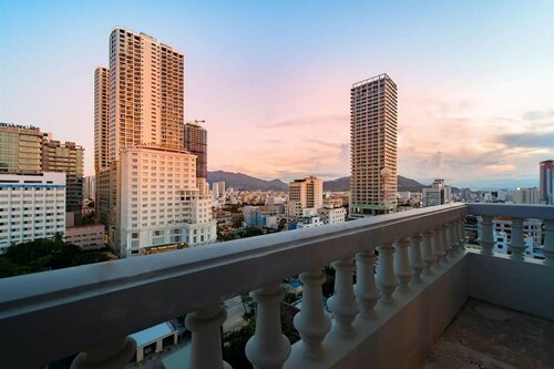 Гостиница Sunrise Nha Trang Beach Hotel & Spa в Нячанге