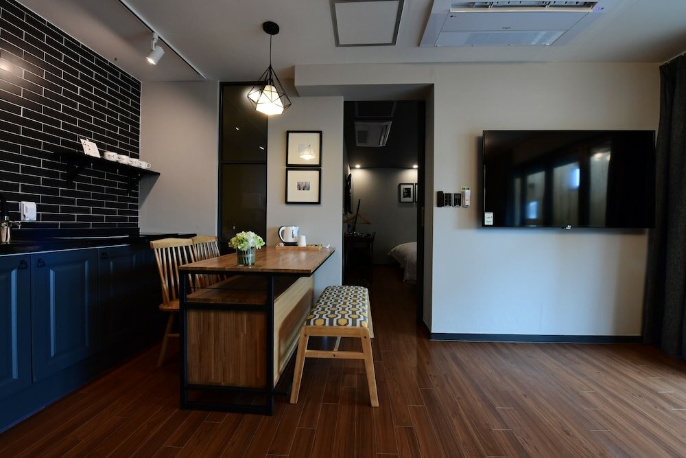 Фото Brown Dot Daeyeon