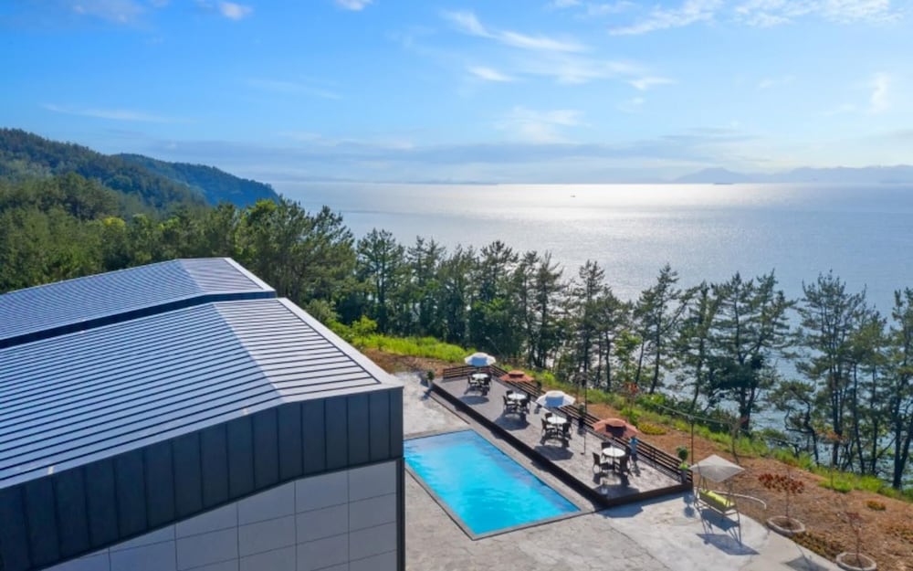 Фото Yeosu Beach Castle Pension