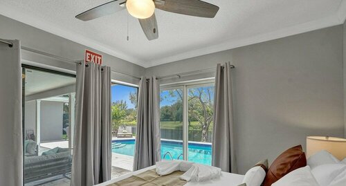 Гостиница Family vacation 6 Br with Heated Pool в Плантейшене