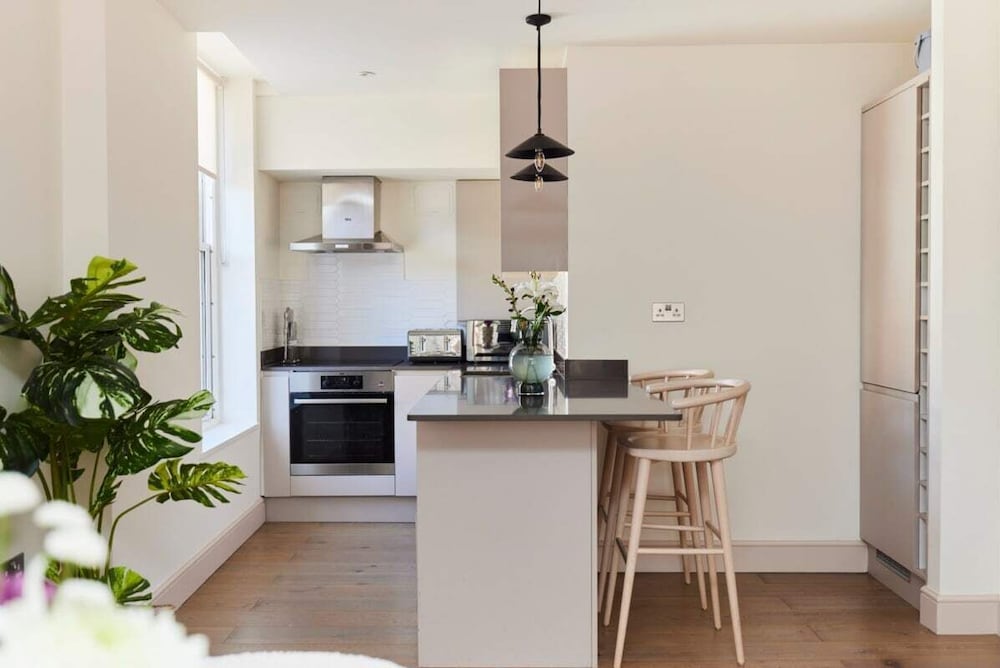 Фото The Wandsworth Haven - Bright 2bdr Flat