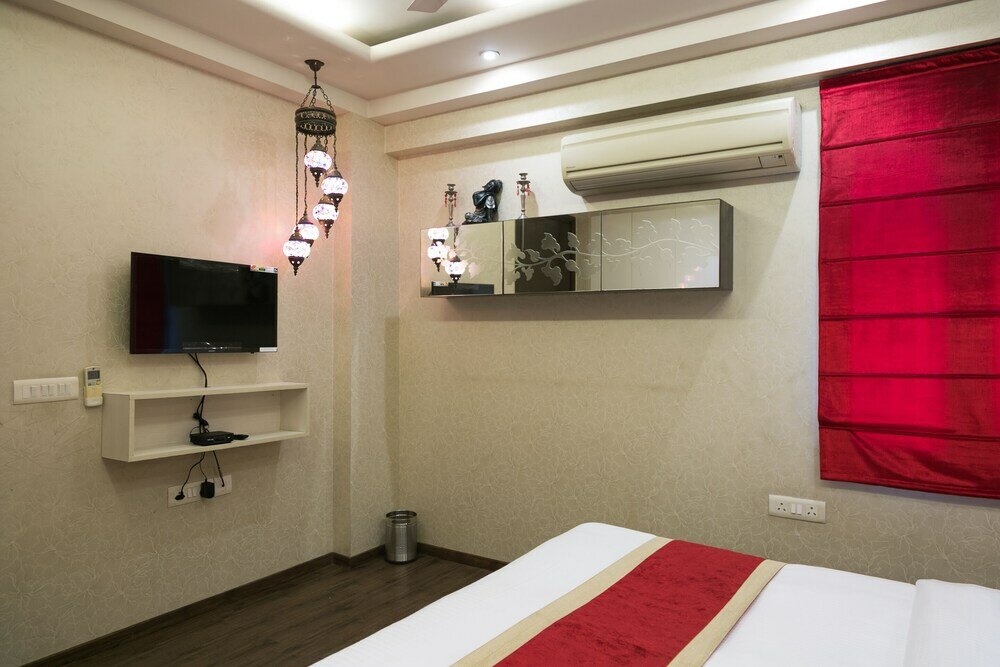 Фото Under My Roof Green Park