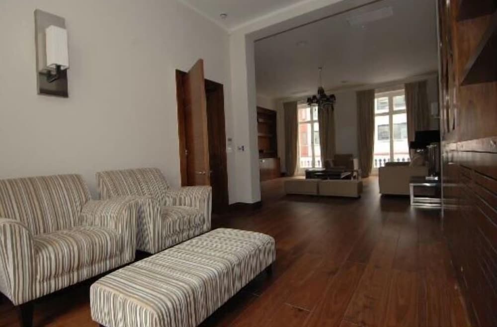 Фото Апартаменты 22 Queensberry Place