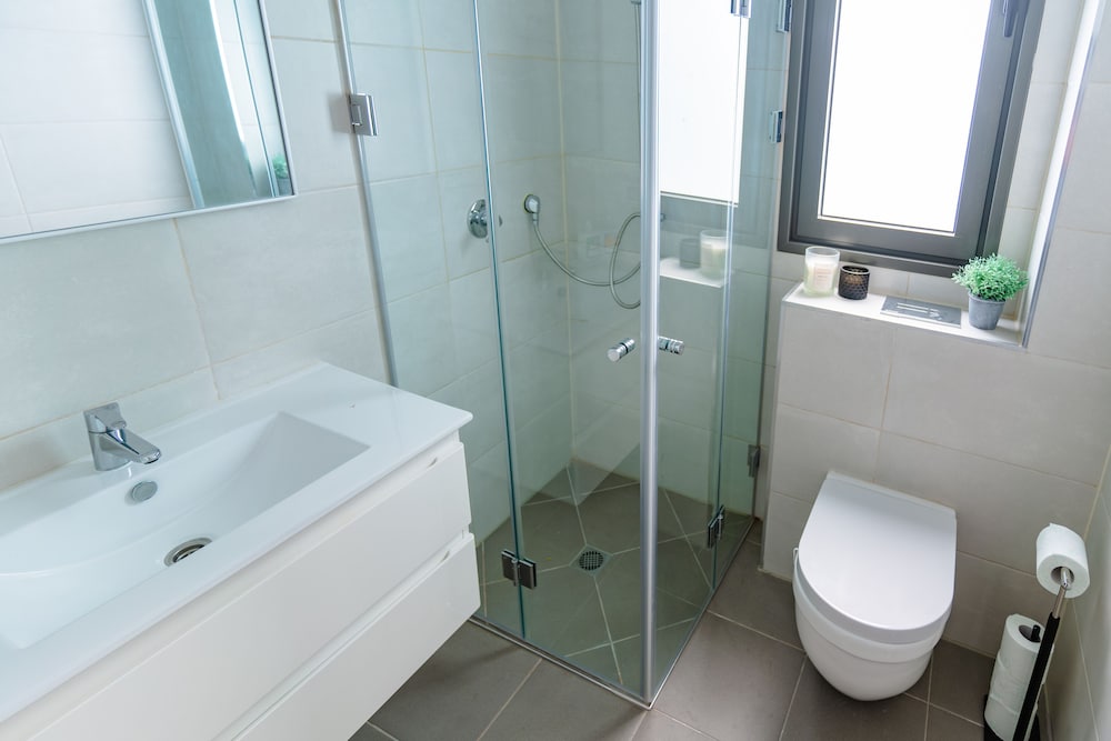 Фото Modern with Balcony Over Looking the Sea