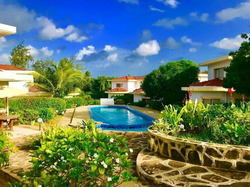 Гостиница Siku Moja Villa - Beautiful Beach Family Villa