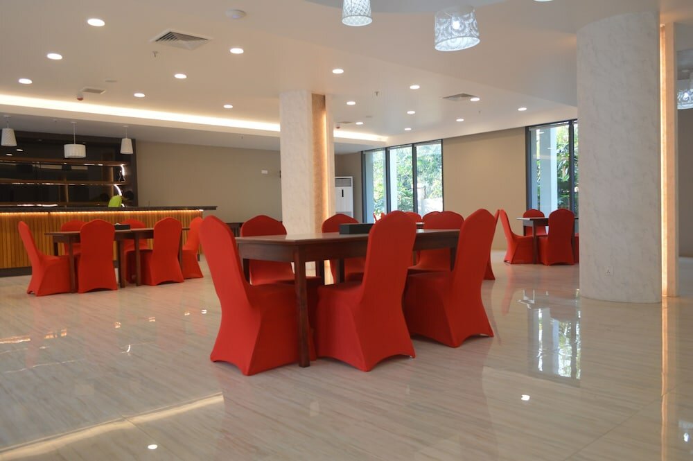 Фото Airport Avenue Hotel