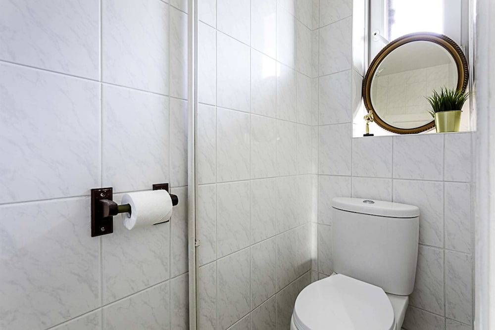 Фото Chic High Spec Apartment Near Central London