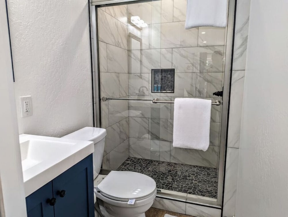 Фото Studio with Large Deck and Full Kitchen