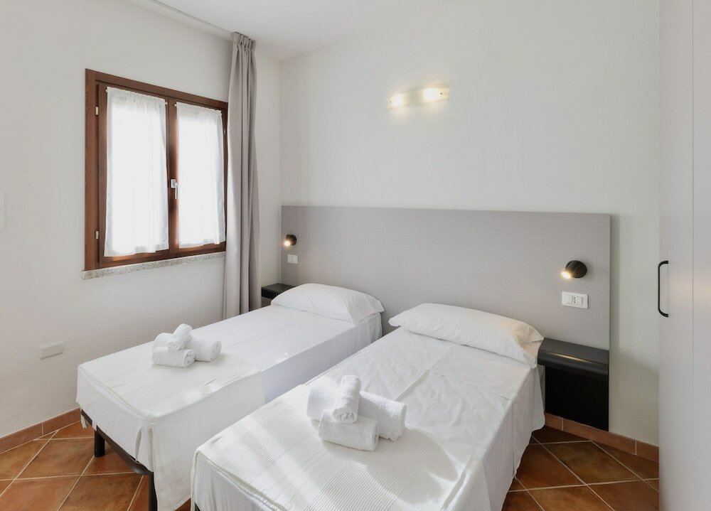 Фото Residence with pool in Isola Rossa