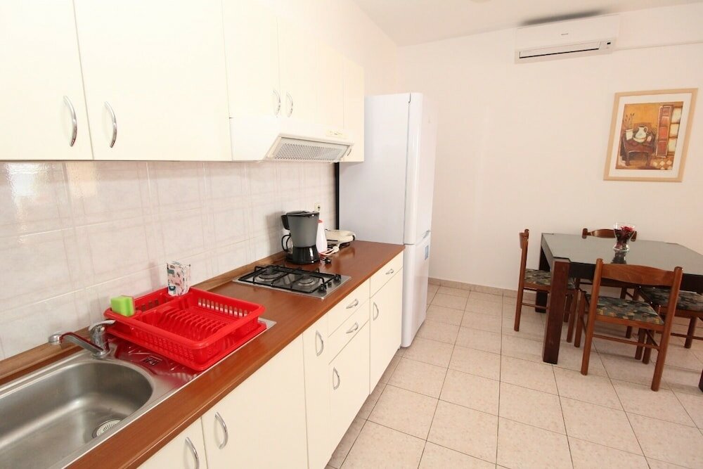 Фото Uga - Perfect Location - A4 - Sanja