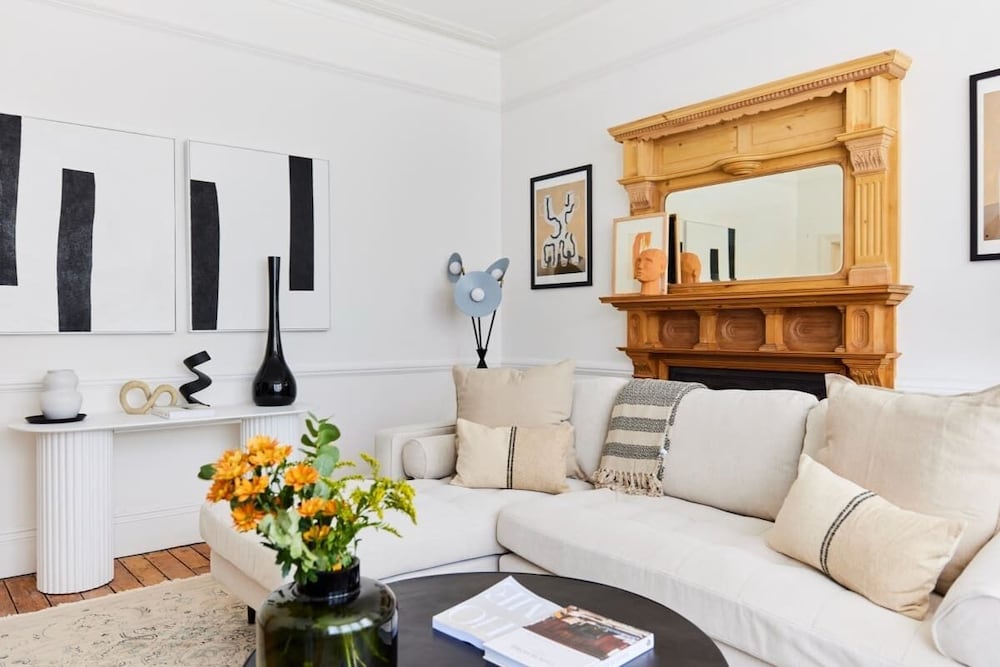 Фото The Barnet Escape - Exquisite 4bdr House With Garden + Patio