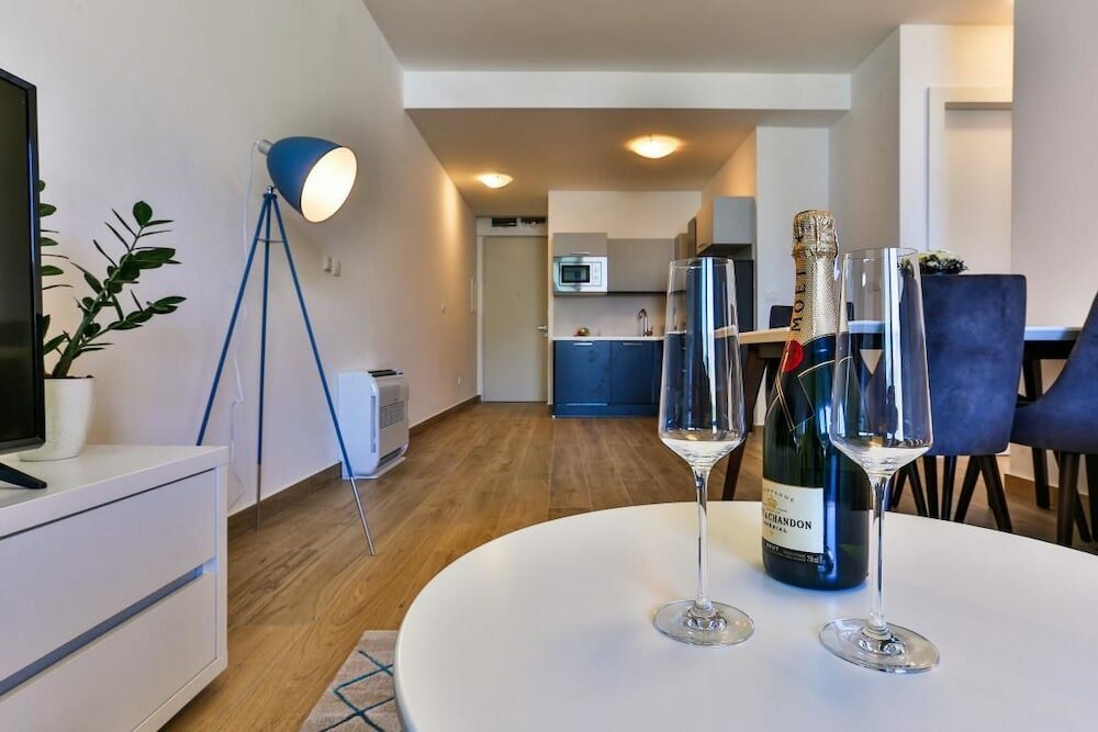 Фото Royal Gardens Apartments