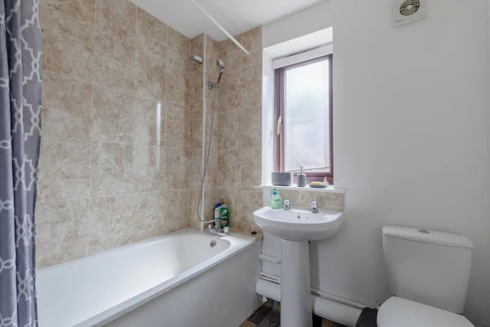 Фото Vibrant & Snug 2bd Flat - Beckton