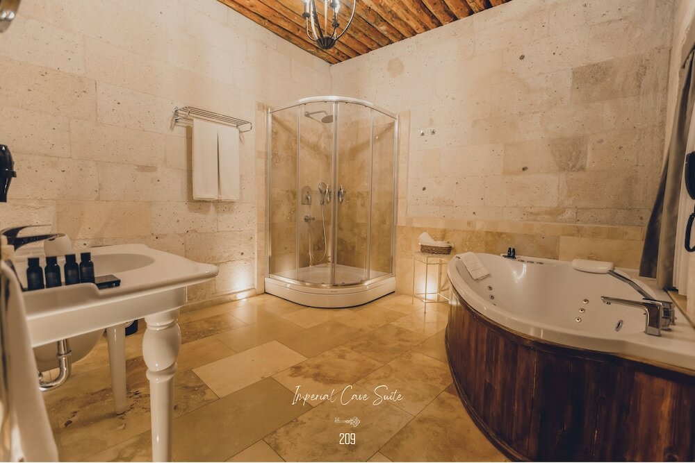 Фото Nino Cave Suites